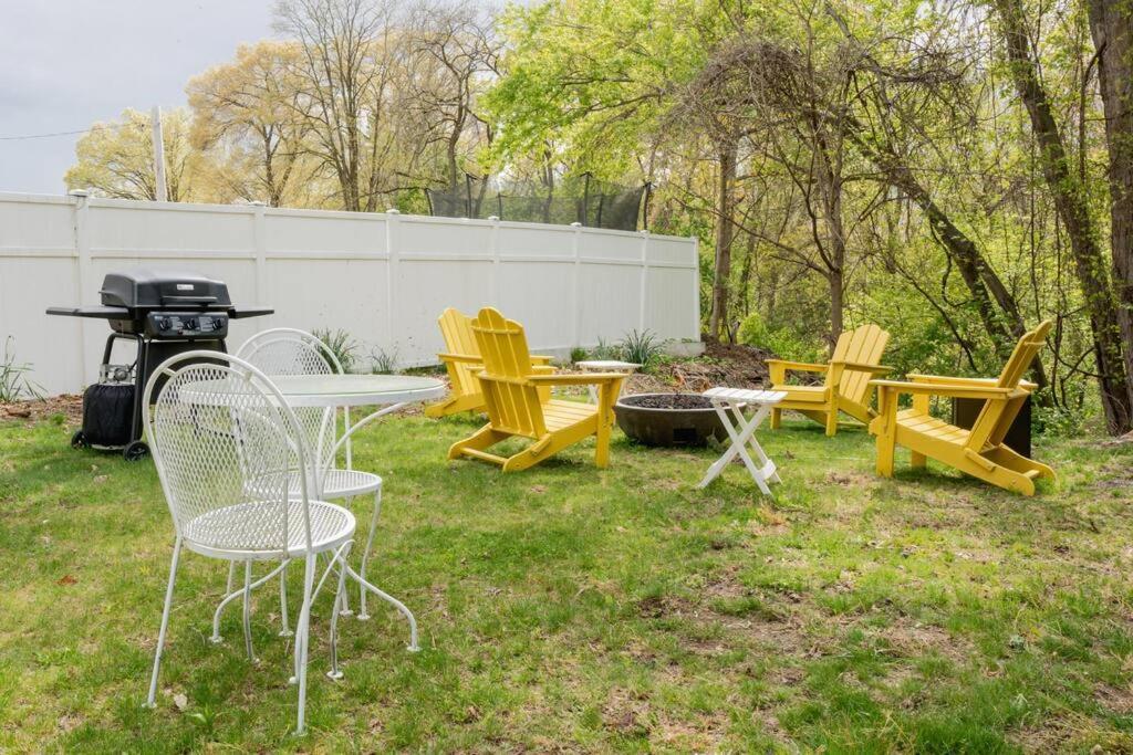 Campfire Cottage Fireplace, Fire Pit & No Chores! Кингстон Экстерьер фото