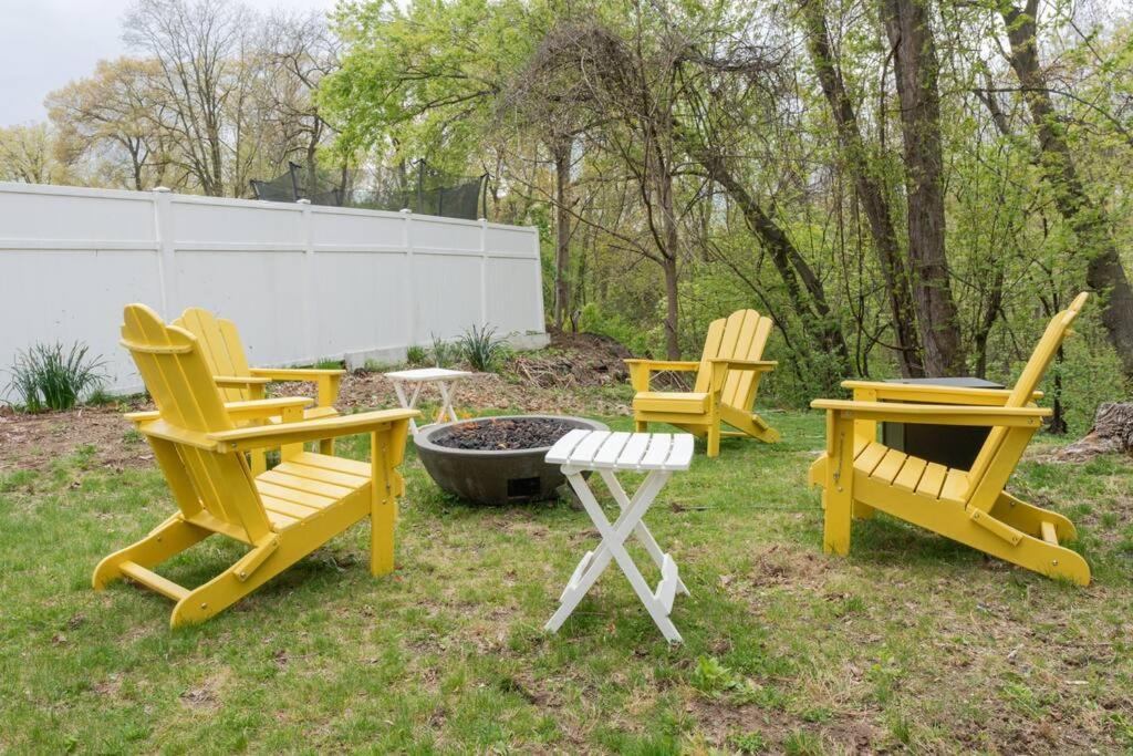 Campfire Cottage Fireplace, Fire Pit & No Chores! Кингстон Экстерьер фото